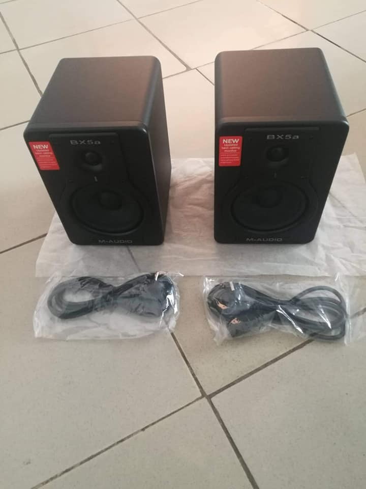 M audio bx5a studiophile monitor speakers 